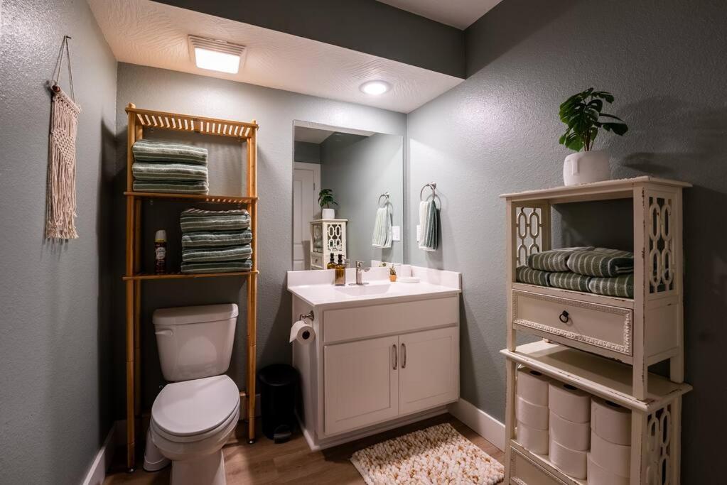 Pet Friendly Boho Condo With Pool--Fitness Center--Next To The Branson Landing--Close To Convention Center And Kanakuk Екстериор снимка
