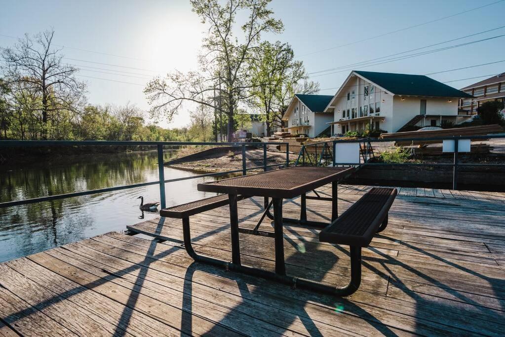 Pet Friendly Boho Condo With Pool--Fitness Center--Next To The Branson Landing--Close To Convention Center And Kanakuk Екстериор снимка
