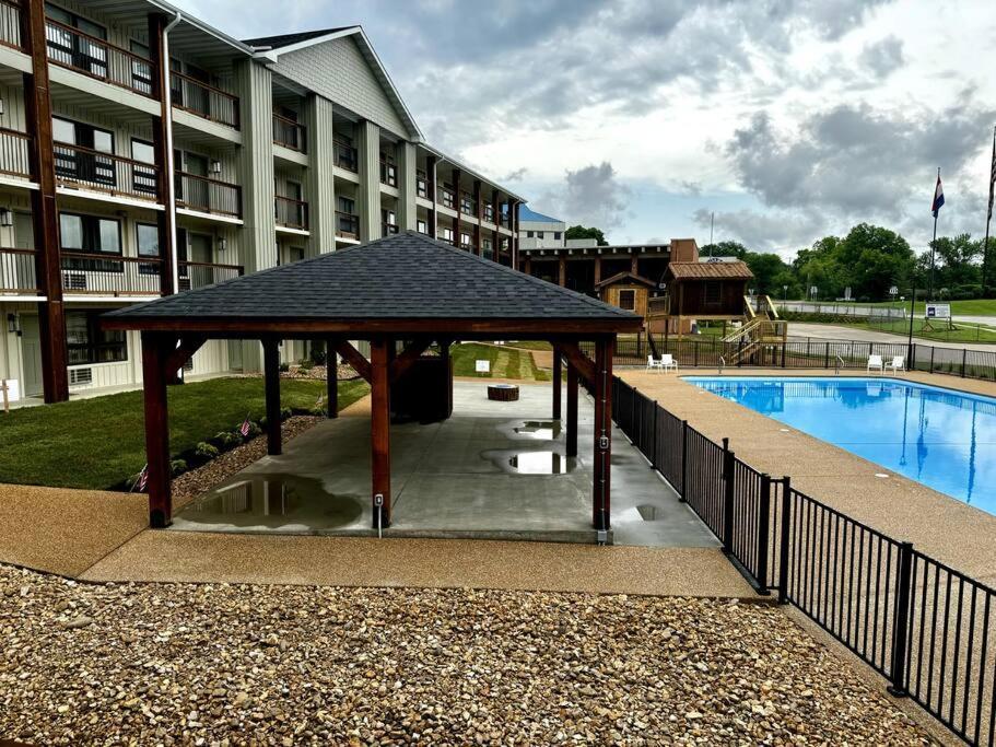 Pet Friendly Boho Condo With Pool--Fitness Center--Next To The Branson Landing--Close To Convention Center And Kanakuk Екстериор снимка
