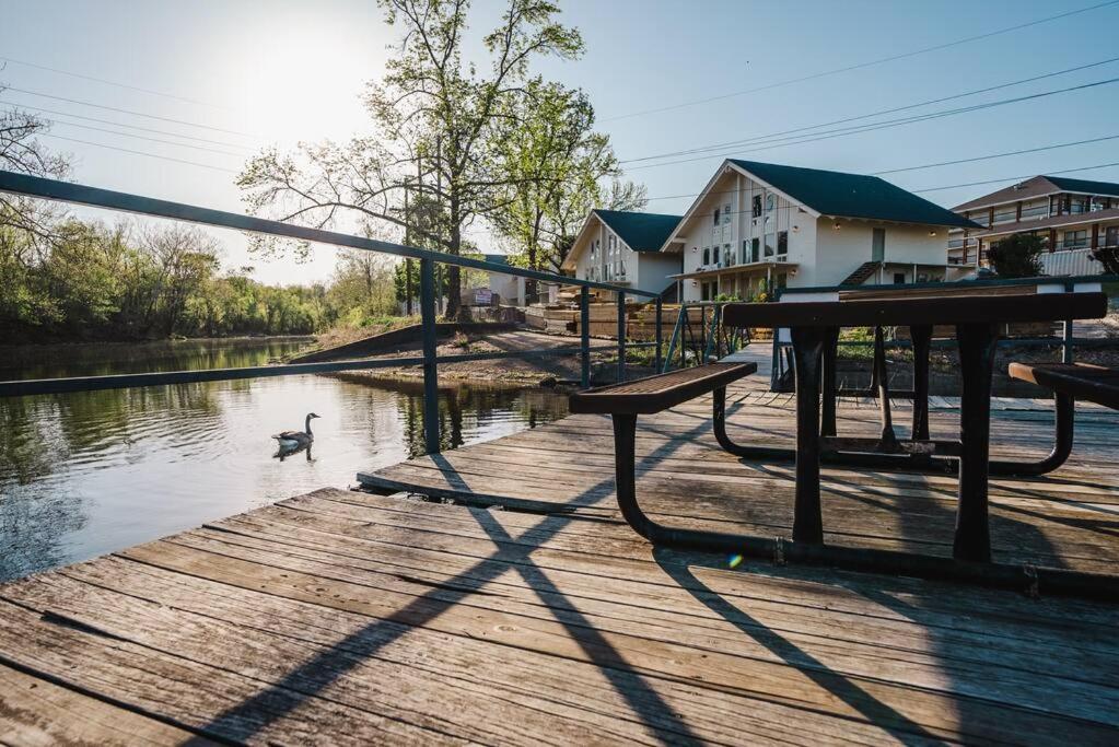 Pet Friendly Boho Condo With Pool--Fitness Center--Next To The Branson Landing--Close To Convention Center And Kanakuk Екстериор снимка